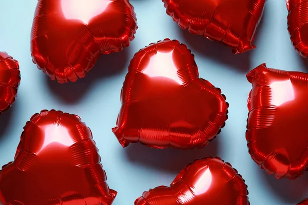 Balões Forma Coração Vermelho Fundo Azul — Fotografia de Stock