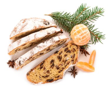 Beyaz arka planda lezzetli Noel aromalı kompozisyon
