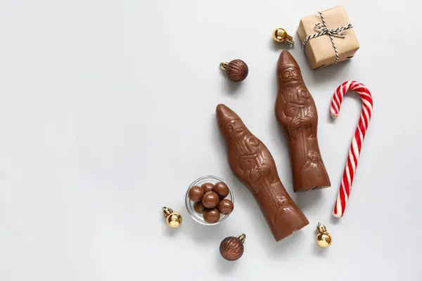 배경에 초콜릿 크리스마스 장식으로 — 스톡 사진