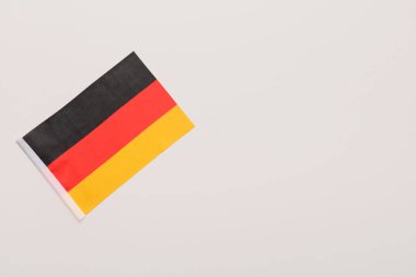 beyaz zemin üzerine Almanya bayrağı