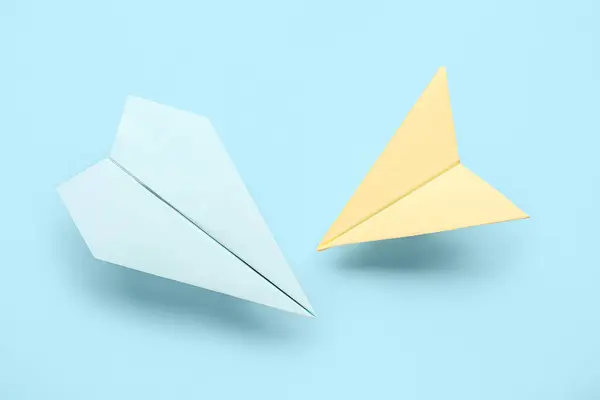 Colorful Paper Planes Blue Background — ストック写真