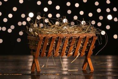 Bulanık ışıklara karşı samanlı ahır. Noel hikayesi kavramı