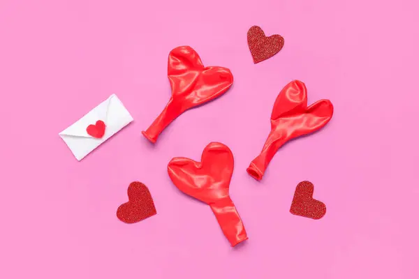 Balões Forma Coração Envelope Sobre Fundo Rosa Celebração Dia Dos — Fotografia de Stock