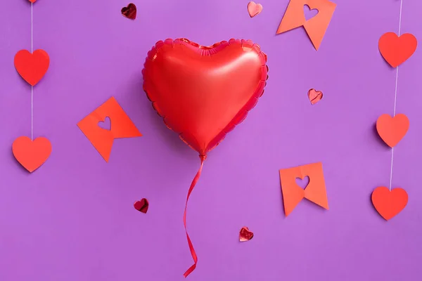 Kalp Şeklinde Hava Balonu Mor Arka Planda Çelenk Sevgililer Günü — Stok fotoğraf