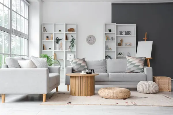 Interieur Des Wohnzimmers Mit Sofas Tisch Und Hocker — Stockfoto