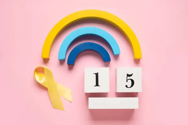 Datum För Barncancer Medvetenhet Dag Med Gyllene Band Och Leksaker — Stockfoto