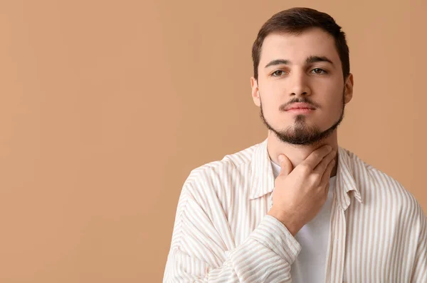 Young Man Thyroid Gland Problem Beige Background — Stock Photo, Image