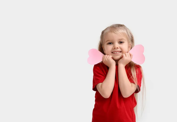 Мила Дівчинка Рожевими Паперовими Сердечками Білому Тлі Святкування Дня Святого — стокове фото