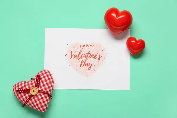 ターコイズの背景にハッピーバレンタインの日とハート型の装飾が施されたカード — ストック写真