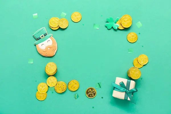 Frame Made Cookie Golden Coins Gift Green Background Patrick Day — Foto de Stock