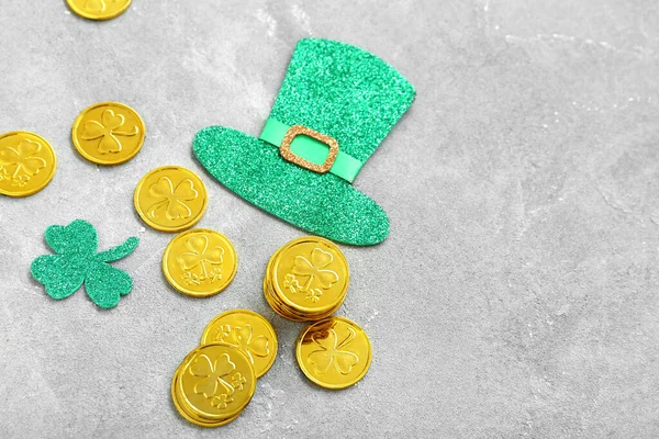 Paper Decor Golden Coins Grey Grunge Background Patrick Day Celebration — стоковое фото