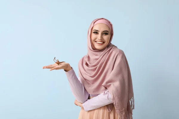 Young Muslim Woman Aladdin Lamp Blue Background Islamic New Year —  Fotos de Stock