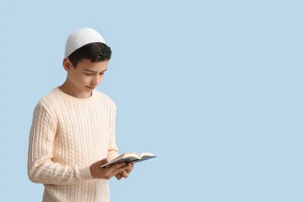 Little Muslim Boy Quran Light Blue Background — 图库照片