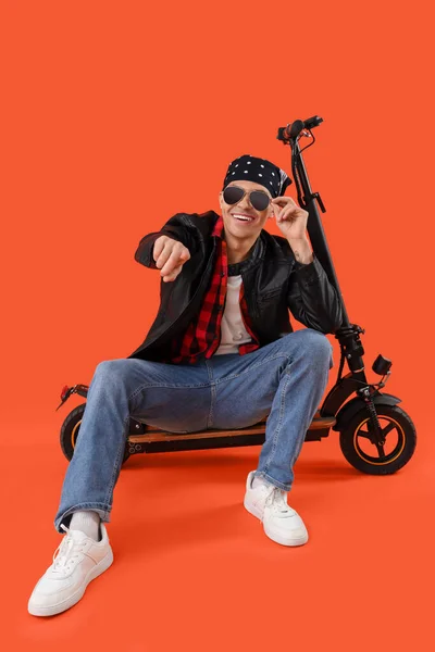 Cool Young Man Kick Scooter Pointing Viewer Orange Background — Foto Stock
