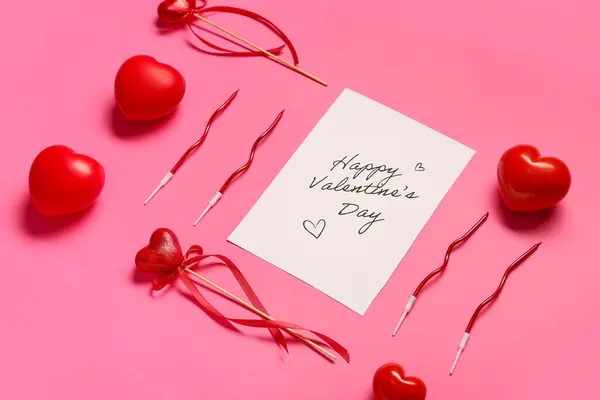 Cartão Com Texto Happy Valentine Day Decoração Vermelha Velas Sobre — Fotografia de Stock