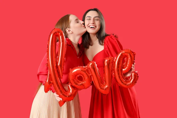 Young Lesbian Couple Word Love Made Balloons Red Background Valentine —  Fotos de Stock