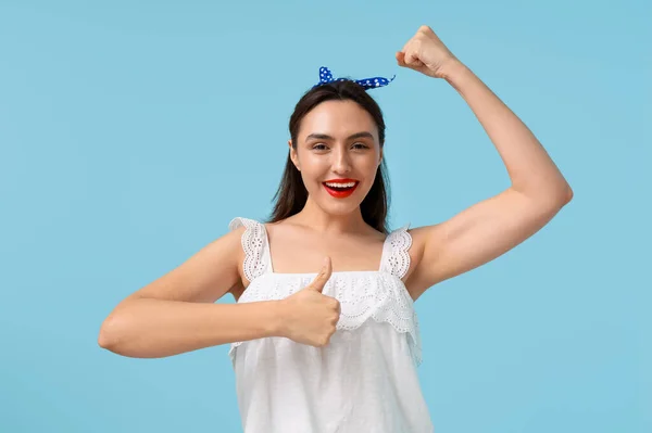 Beautiful Happy Pin Woman Showing Her Muscles Light Blue Background — Stock Photo, Image