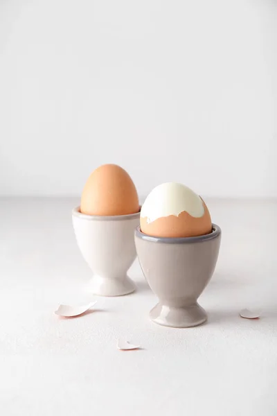Posiadacze Gotowanych Jaj Kurzych Białym Tle — Zdjęcie stockowe