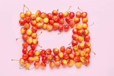 Leylak arkaplanda sarı kirazlardan yapılmış çerçeve