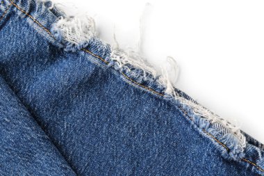 Beyaz arka planda şık mavi kot pantolon