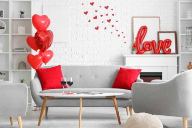 Sevgililer Günü kutlamaları için dekore edilmiş festival salonunun içi.