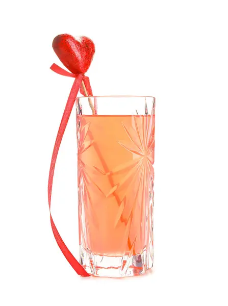 Glas Välsmakande Cocktail Med Inredning Vit Bakgrund Alla Hjärtans Dag — Stockfoto
