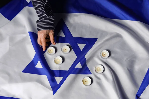 Jewish Woman Burning Candles Flag Israel Closeup International Holocaust Remembrance — Stock Photo, Image