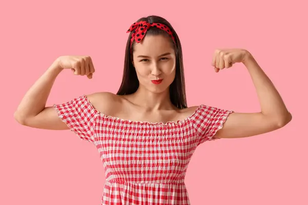 Portrait Strong Pin Woman Showing Muscles Pink Background Women History — Stock Photo, Image