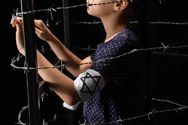Little Jewish Girl Barbed Wire Black Background Closeup International Holocaust — Stock Photo, Image