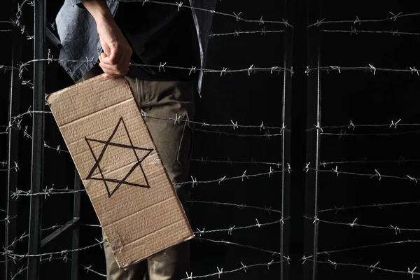 Young Jewish Man Holding Paper David Star Barbed Wire Black — Stock Photo, Image