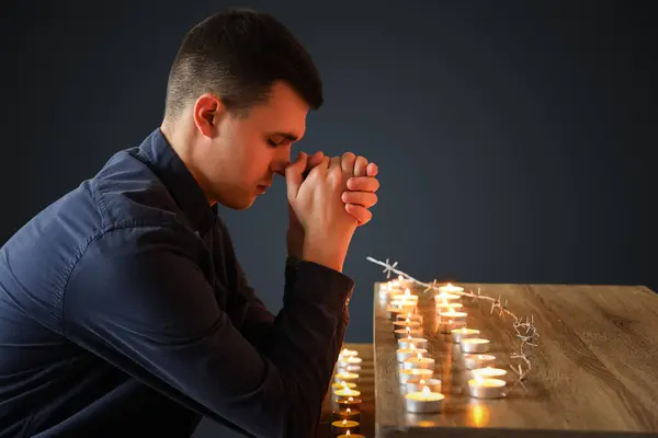 Young Jewish Man Burning Candles Praying Black Background International Holocaust — Stock Photo, Image