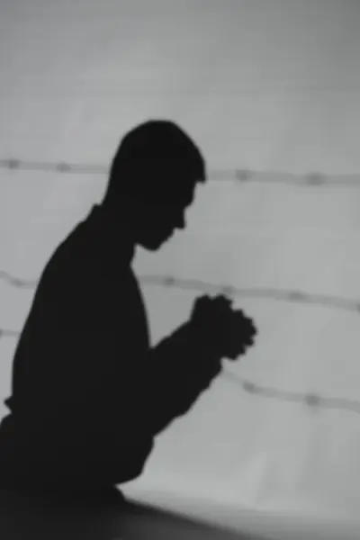 Shadow Jewish Man Barbed Wire Grey Background International Holocaust Remembrance — Stock Photo, Image