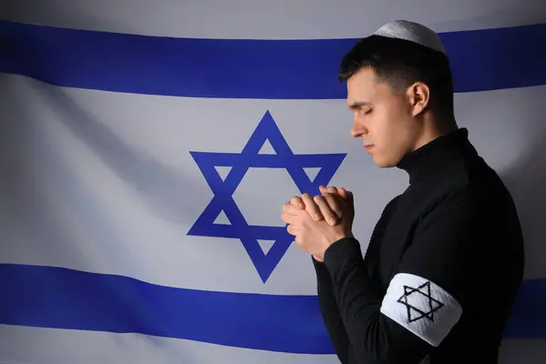 Young Jewish Man Praying Flag Israel International Holocaust Remembrance Day — Stock Photo, Image