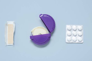 Gri arkaplanda farklı diş etleri