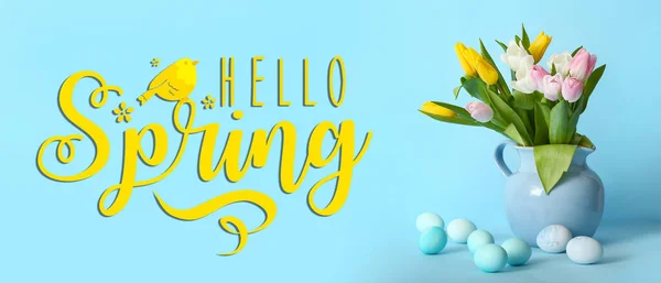 开着美丽的郁金香花 复活节彩蛋 Hello 浅蓝色背景的春天 — 图库照片