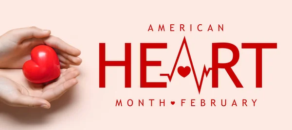 赤い心臓を保持する人間の手で月間アメリカ心臓のための意識バナー — ストック写真