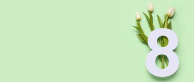 Laleler ve figür 8 yeşil arka planda ve mesaj için boşluk var. Uluslararası Kadınlar Günü Kutlaması Sancağı