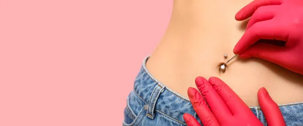 Woman Getting Navel Piercing Pink Background Space Space — Stock Photo, Image