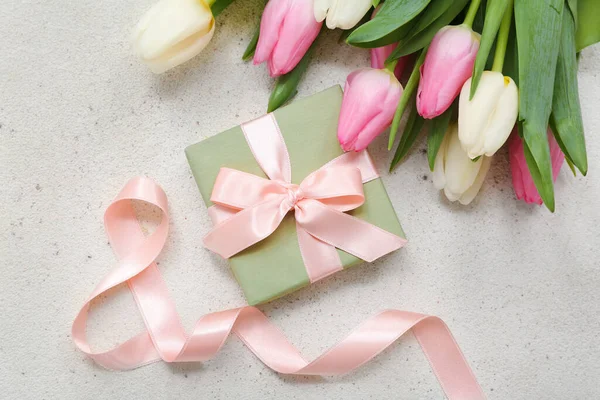 Coffret Cadeau Bouquet Belles Tulipes Sur Fond Blanc Journée Internationale — Photo