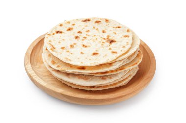 Beyaz arka planda lezzetli pita ekmeği tabağı