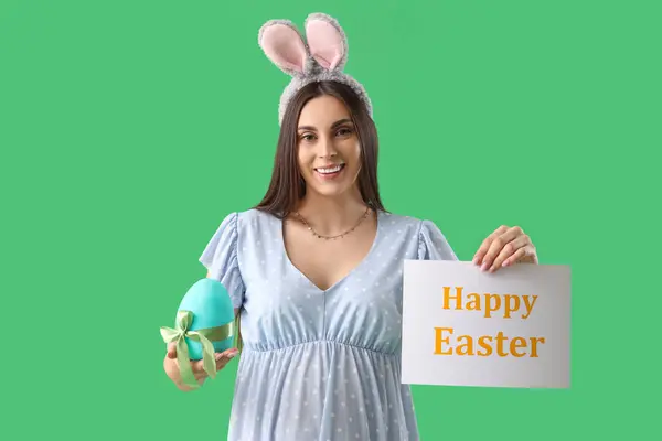 Молода Вагітна Жінка Вухах Кролика Тримає Папір Текстом Happy Easter — стокове фото