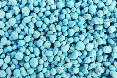 Arkaplan olarak mavi granüler gübre yakın görünümü