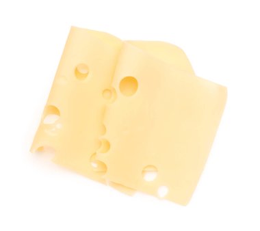 Beyaz arka planda leziz peynir dilimleri