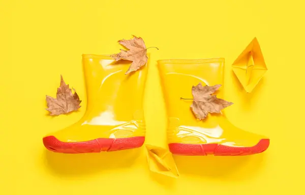 Yellow Gumboots Autumn Leaves Paper Ships Color Background — Stock Photo, Image
