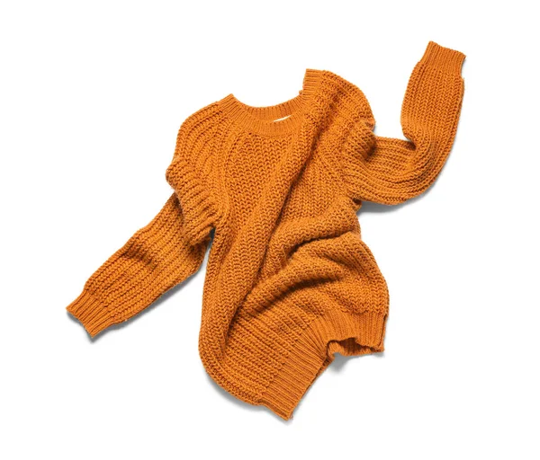 Beyaz arka planda izole edilmiş buruşuk süveter