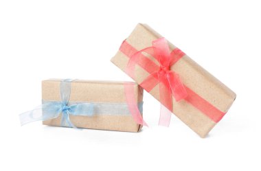 Beyaz arka planda hediye kutuları. Uluslararası Kadınlar Günü