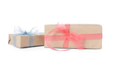 Beyaz arka planda hediye kutuları. Uluslararası Kadınlar Günü