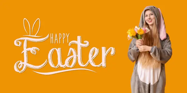 Святковий Банер Великдень Молодою Жінкою Костюмі Кролика Тримає Букет Тюльпанів — стокове фото