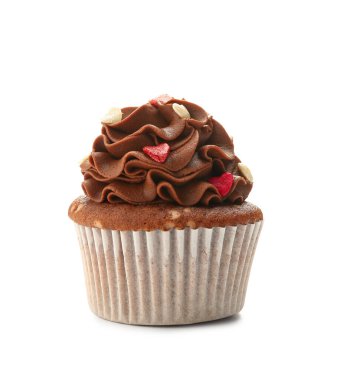 Beyaz arka planda Sevgililer Günü için çikolatalı kek.