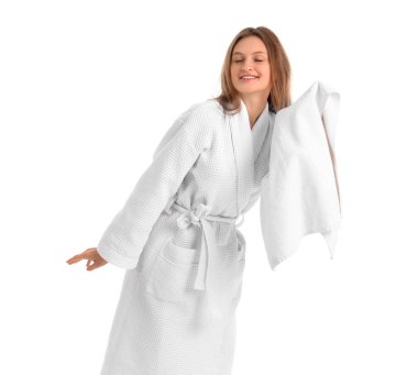 Bornozlu güzel bir kadın ve beyaz bir havlusu var.